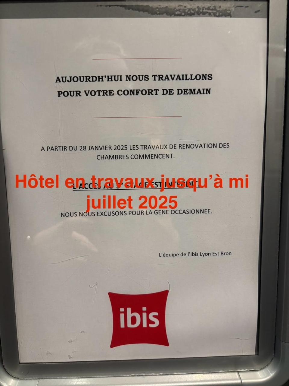 Ibis Lyon Est Bron Hotel Exterior foto